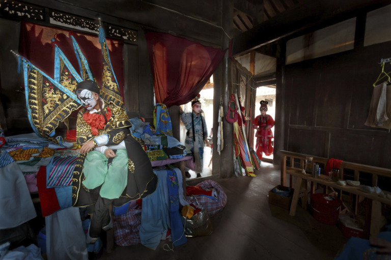 Hu_Lin - Rural Opera Troupe 8