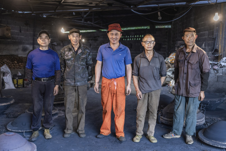 Liu_Shaoning - The iron brothers pots in our village 1