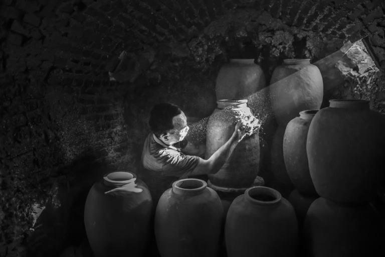 Wang_Xiaoke - Traditional pottery making