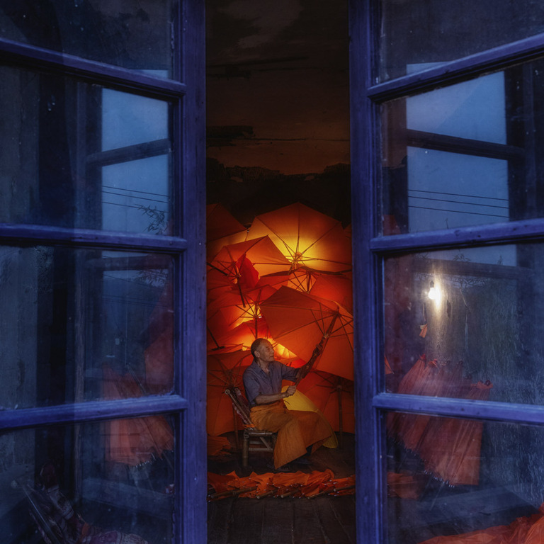 Xu_Dingya - Umbrella making