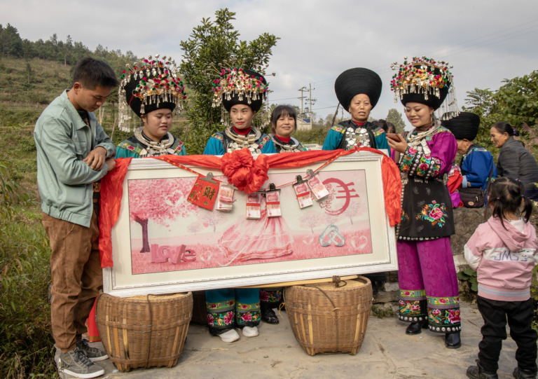 Zhang_Shengli - 4 The grooms sister and brother in law ask an elderly woman to join them in the singing ritual