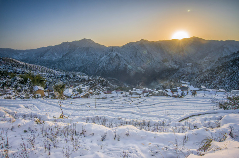 Zou_Shuigen - Snow town