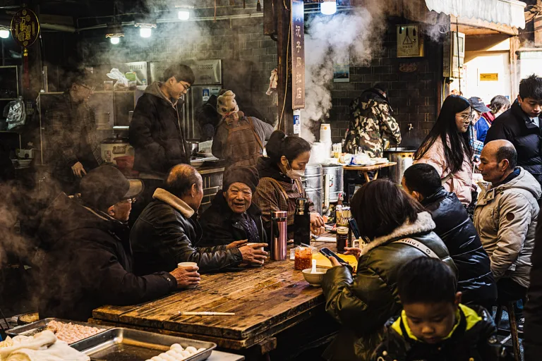 He Jianfeng - 茶馆烟云Life in the Teahouse