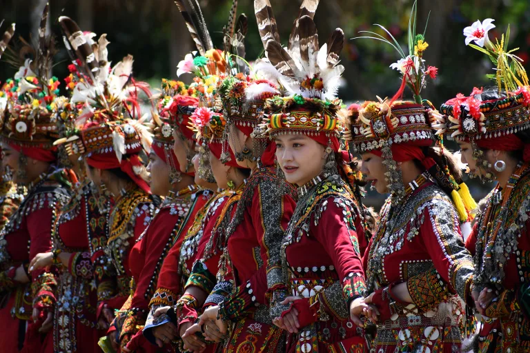 Lewis Ka Yin Choi - Hand In Hand