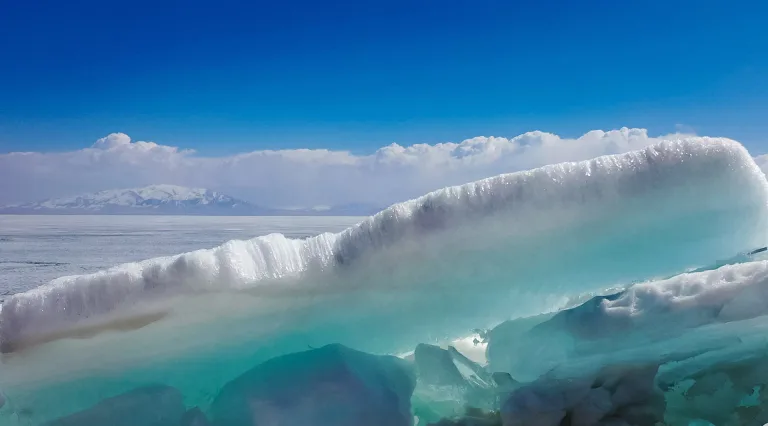 Li Xiushi - 9、赛里木湖的冰堆Ice heaps on Lake Selimu