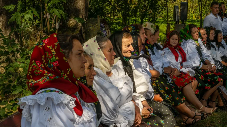 Tony Davies - 01 Ladies at Mass