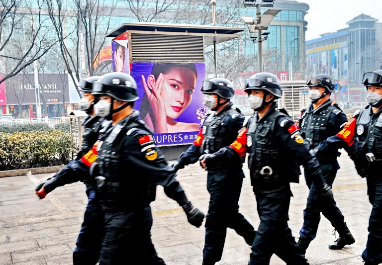 Wang Jitang - 《保平安 Guard the City》