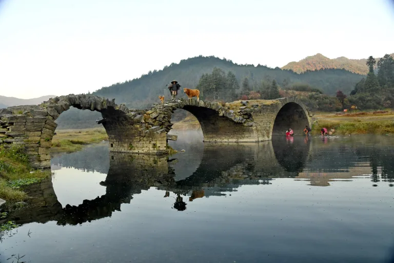 Wang Jitang - 《山里人Mountainous People》