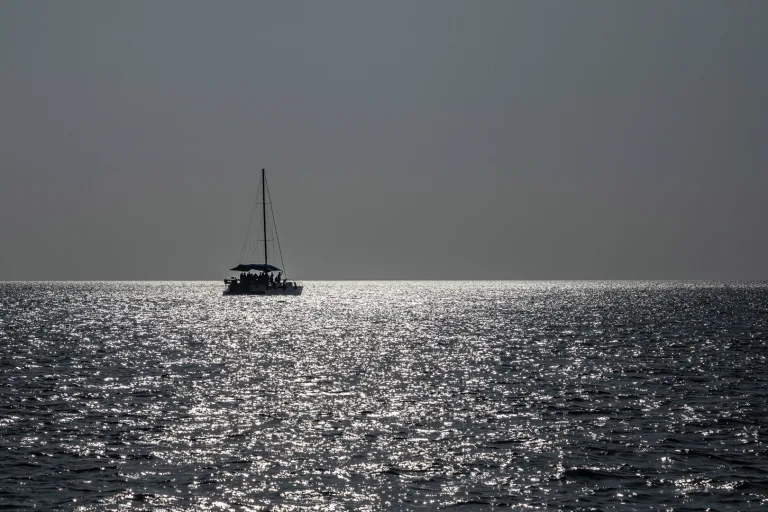 Xia Shangzhi - 远处的渡轮The Ferry Boat Afar