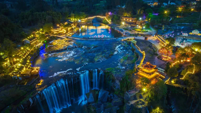 Zhu Zhaofu - 万春桥夜色 Night view of Wanchun Bridge