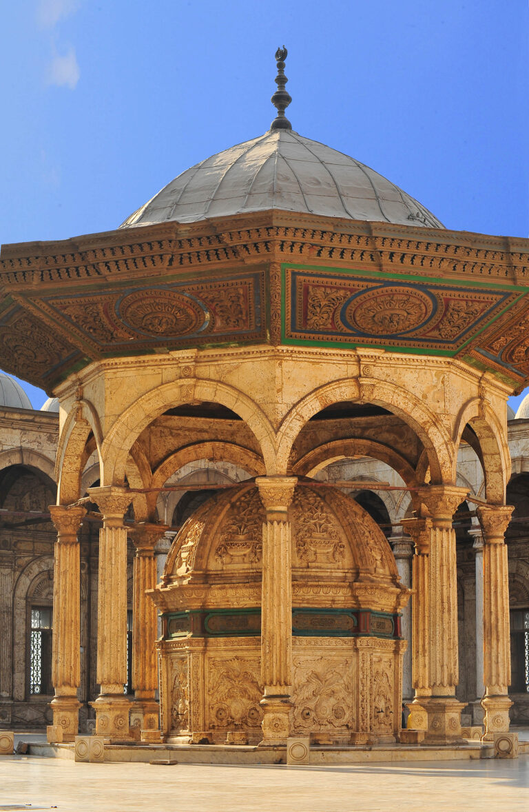 Hind-Essaadi - باحة-مسجد-محمد-علي-بالقلعة