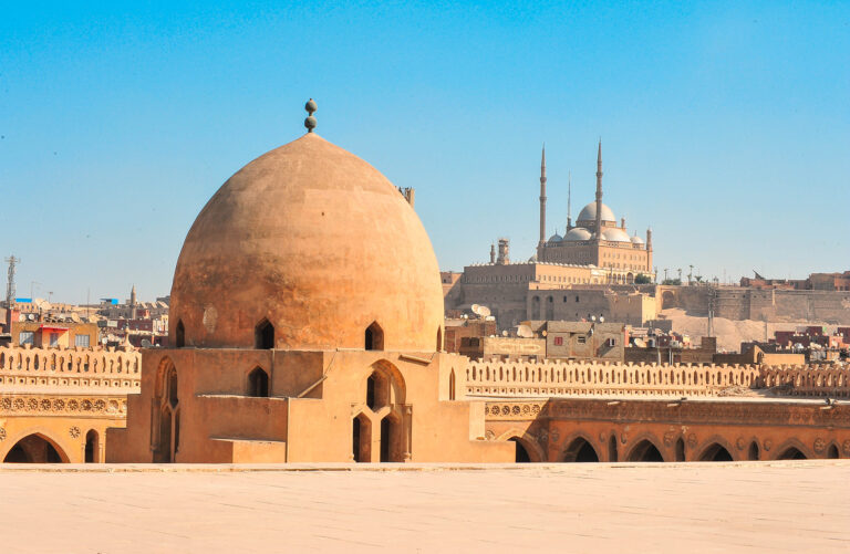 Hind-Essaadi - صومعة-مسجد-ابن-طولون-وخلفه-قلعة-صلاح-الدين-الايوبي-بالمقطم